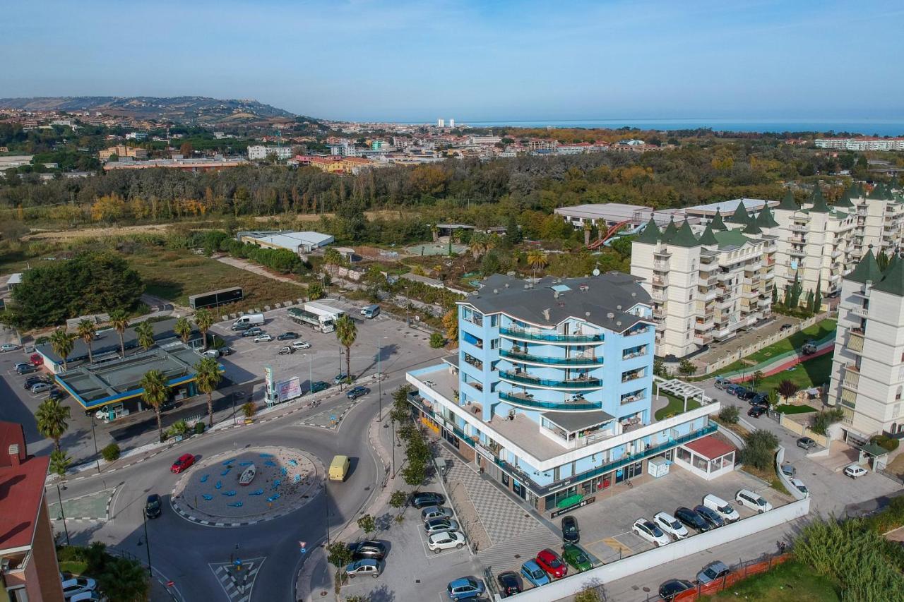 B&B Palazzo Del Toro Монтесильвано Экстерьер фото