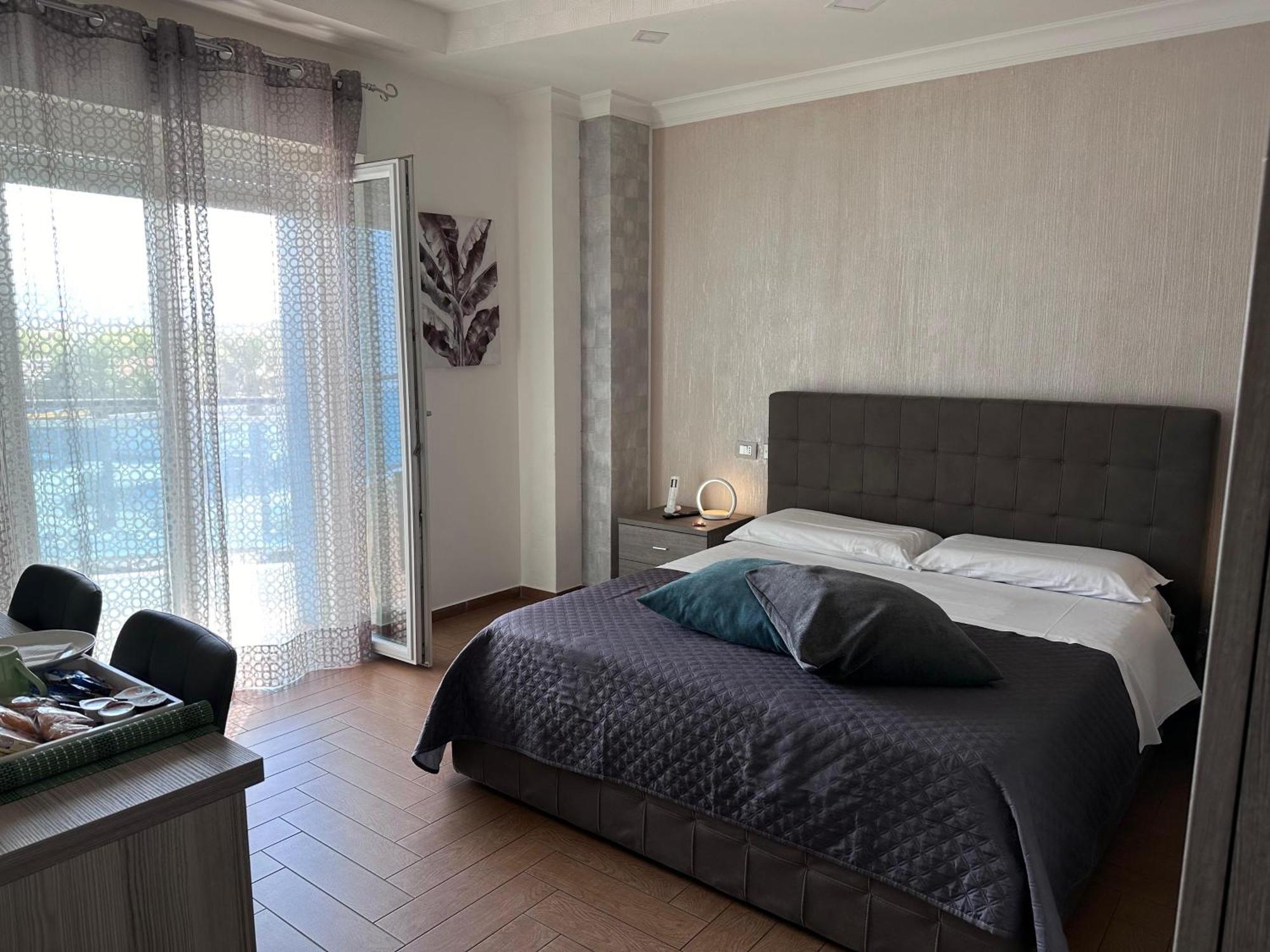 B&B Palazzo Del Toro Монтесильвано Экстерьер фото
