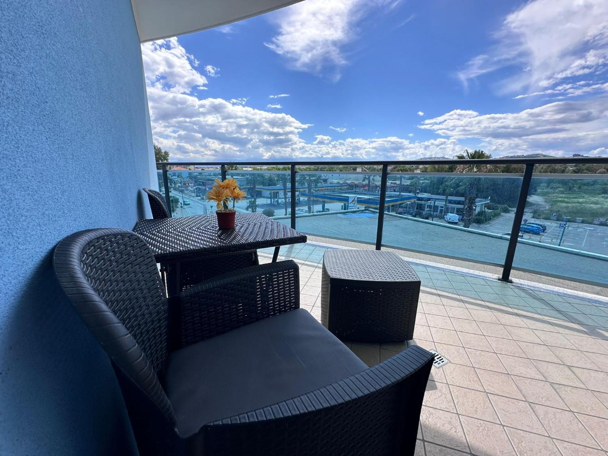 B&B Palazzo Del Toro Монтесильвано Экстерьер фото