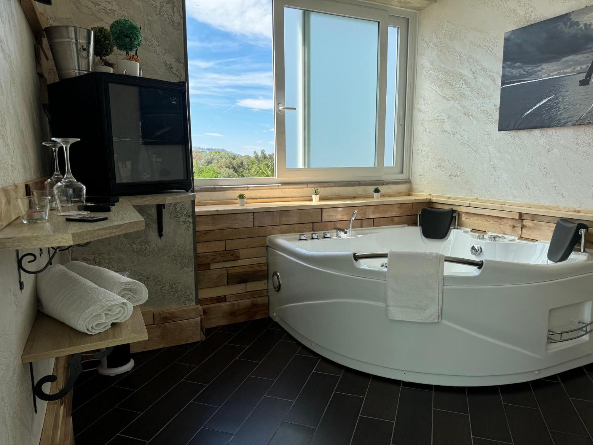 B&B Palazzo Del Toro Монтесильвано Экстерьер фото